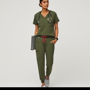 Excellent Condition Figs Dark Olive SET Catarina/Zamora Joggers